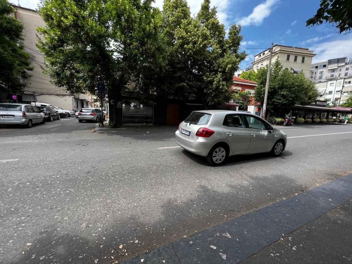 Boulevard Apartment Tirana Buitenkant foto